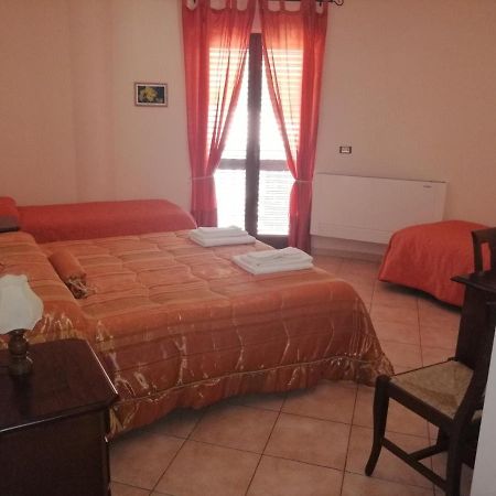 B&B L'antico borgo Villalago Esterno foto