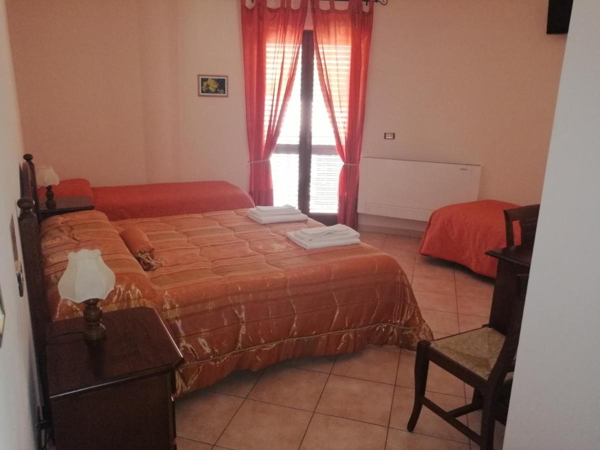 B&B L'antico borgo Villalago Esterno foto