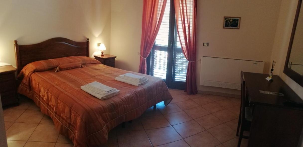 B&B L'antico borgo Villalago Esterno foto