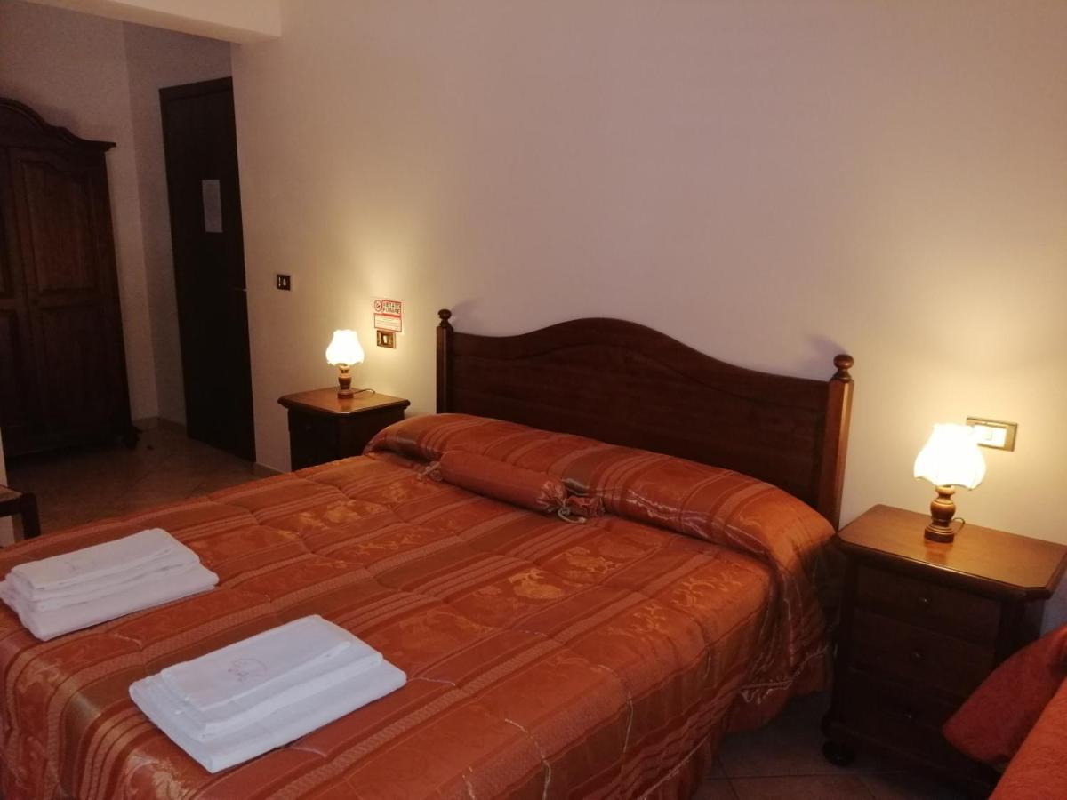 B&B L'antico borgo Villalago Esterno foto