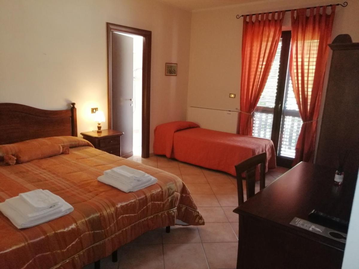 B&B L'antico borgo Villalago Esterno foto
