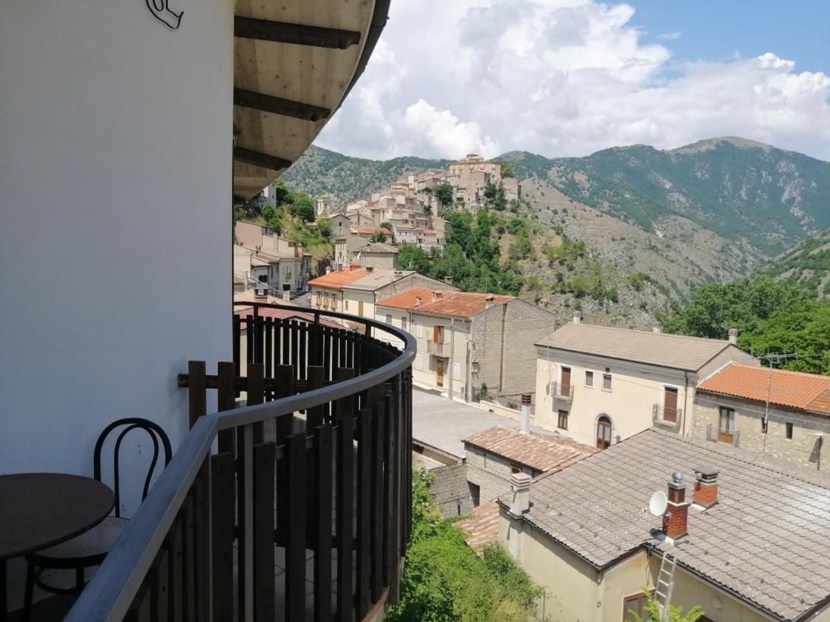 B&B L'antico borgo Villalago Esterno foto