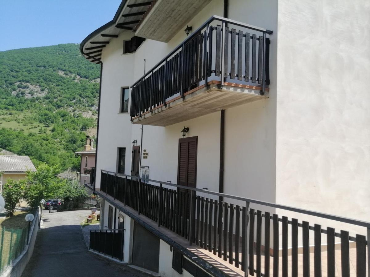 B&B L'antico borgo Villalago Esterno foto